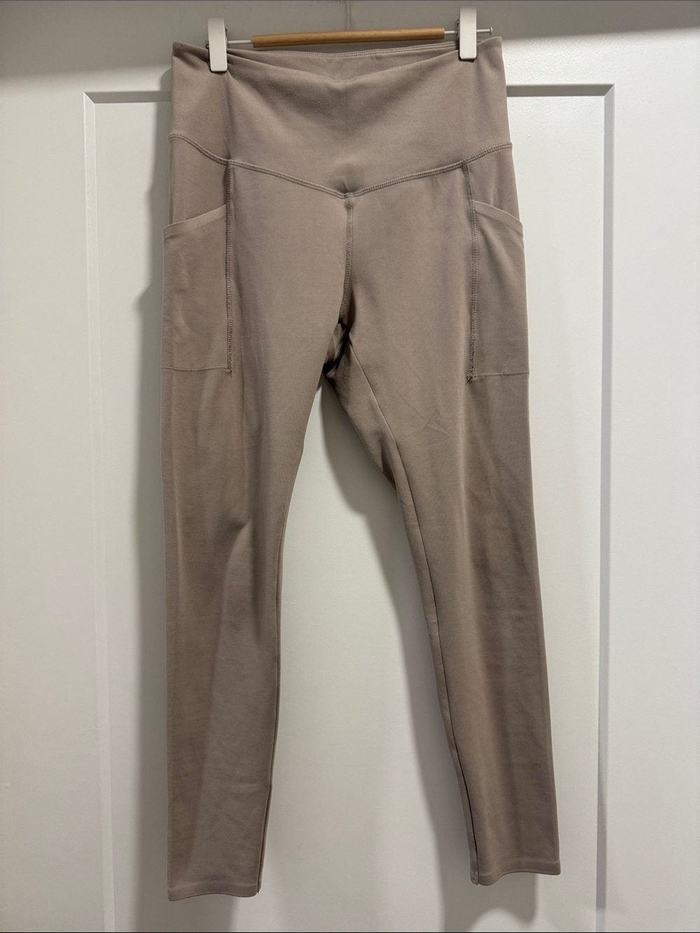 Danskin High-Waist Pocket Leggings in Taupe